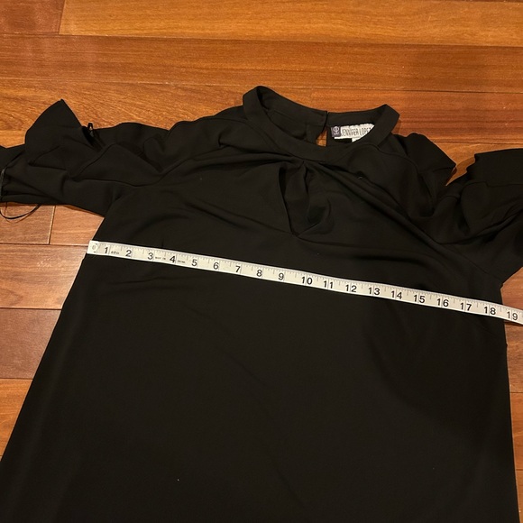 Jennifer Lopez Black cold shoulder dress with ruffle design - Picture 6 of 7